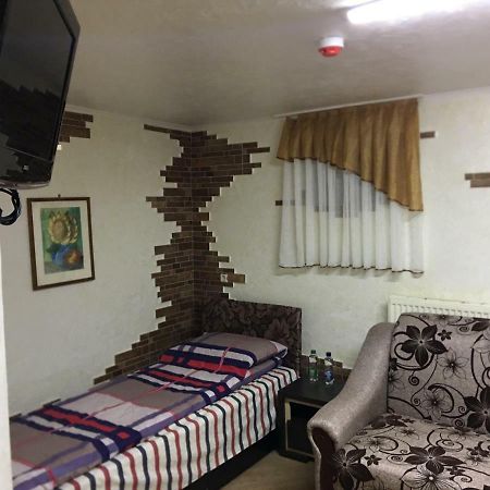 Hotel Rafinad Лвив Екстериор снимка